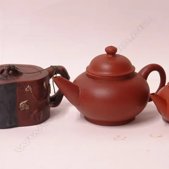A Chinese Yixing teapot
