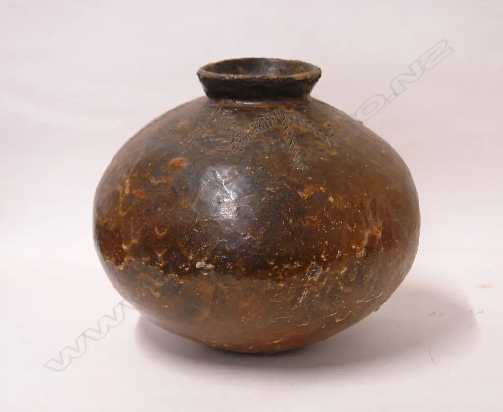 A large old Fijian Lapita pottery vessel Image 1++