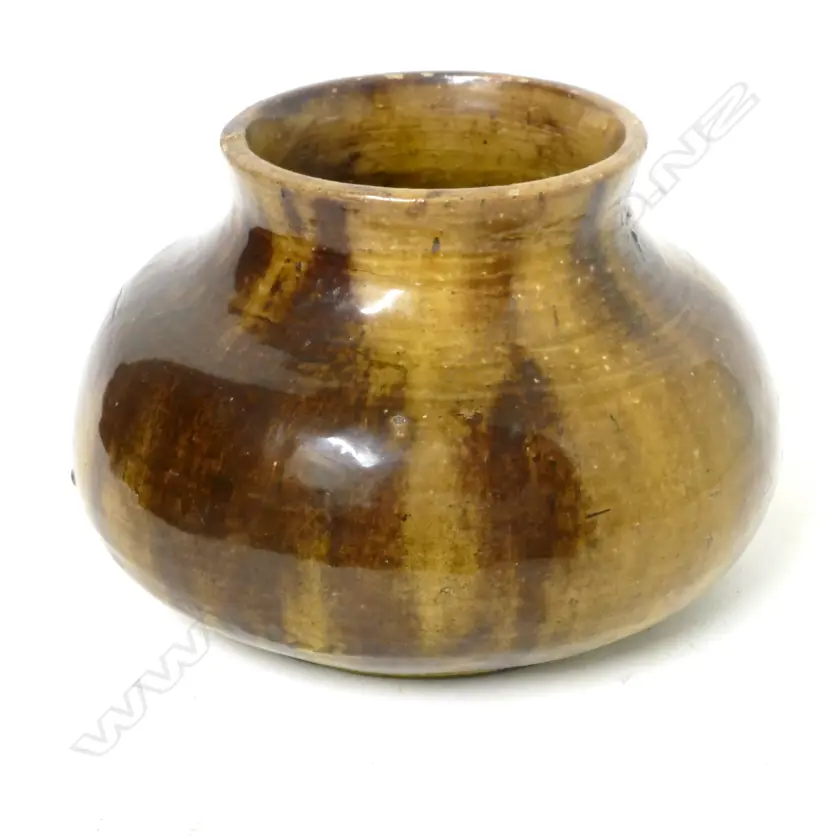 A large Briar Gardner squat circular vase Image 1++