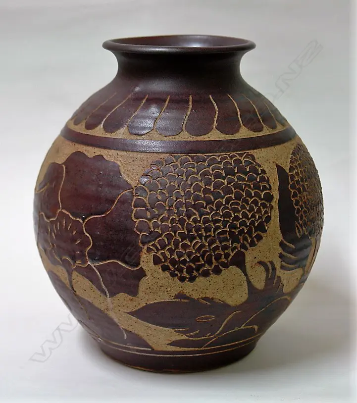 Graeme Storm spherical vase Image 1++