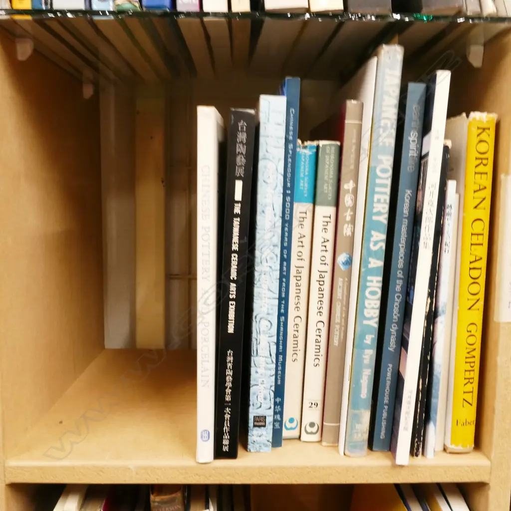 SELECTION OF JAPANESE/KOREAN POTTERY BOOKS Image 1++