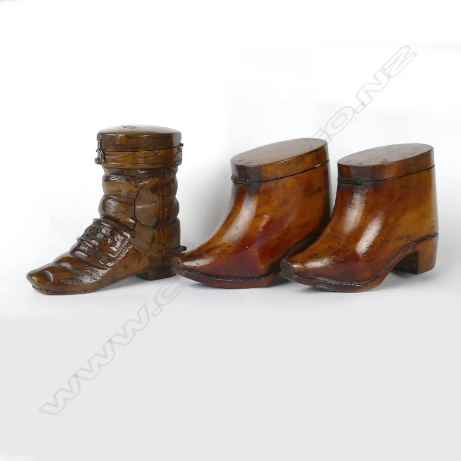 A pair of Victorian snuff boxes in the form of boots Image 1++