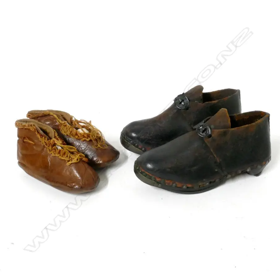 A pair of Victorian Lancashire child's clogs Image 1++