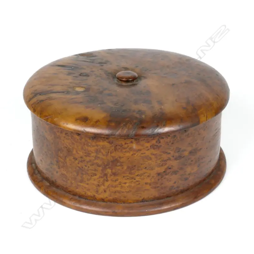 A burr totara lidded box Image 1++