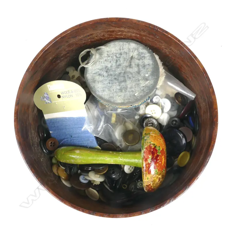 A burr totara lidded box Image 1++