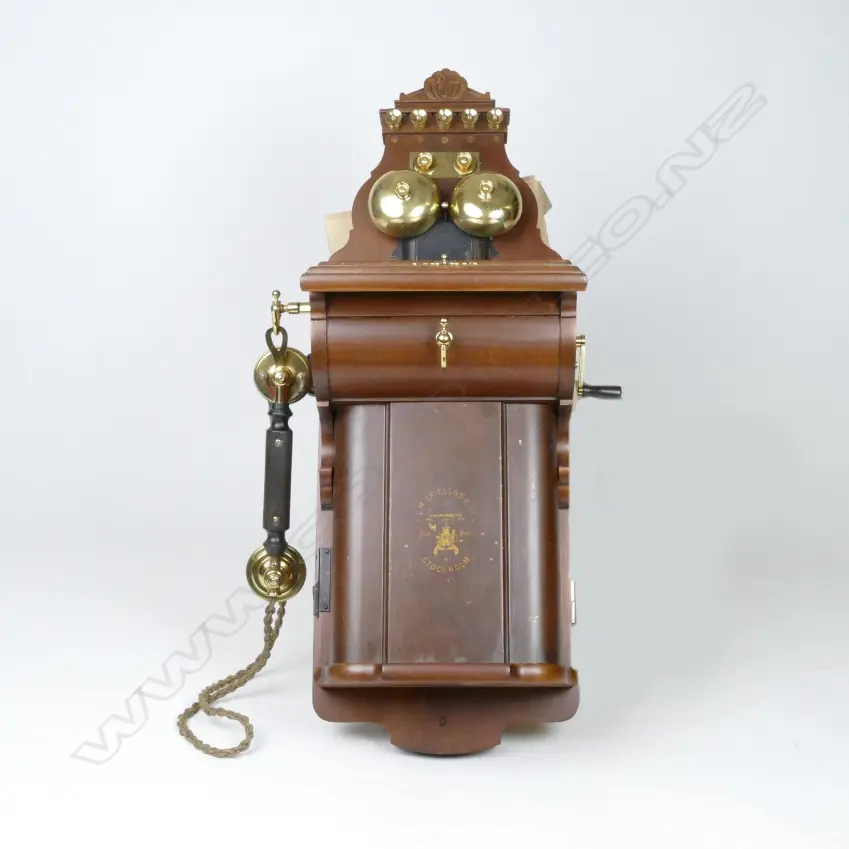 An early 20thC Ericsson 'Commonwealth' wall phone Image 1++