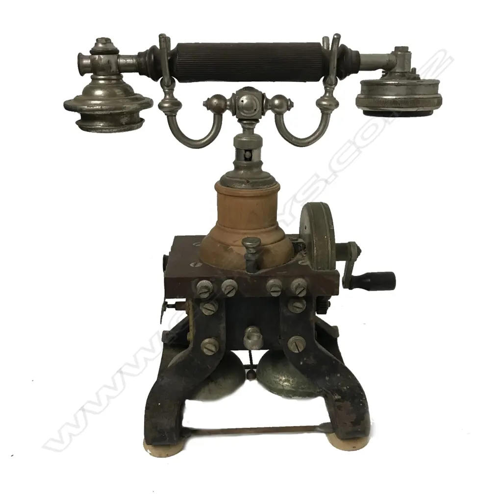 A late Victorian skeleton phone Image 1++