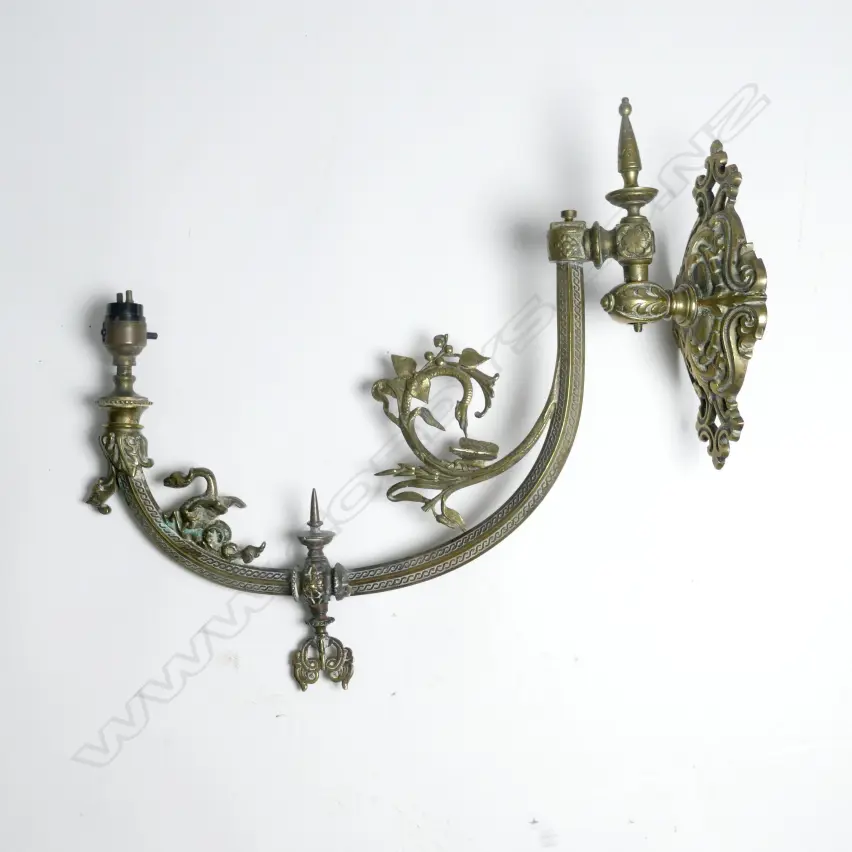 A Victorian brass gaslight wall fitting Image 1++