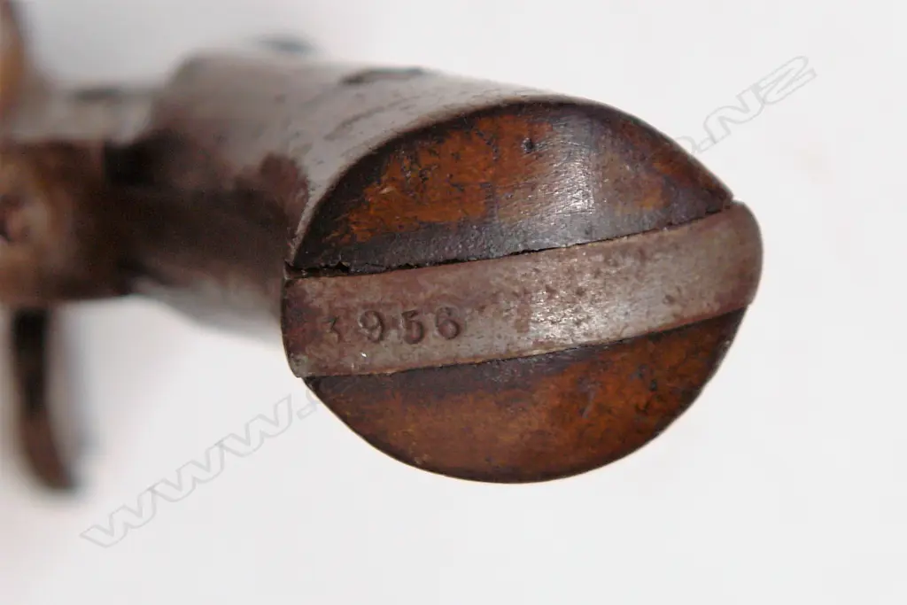 A vintage .32cal. six-shot revolver Image 1++