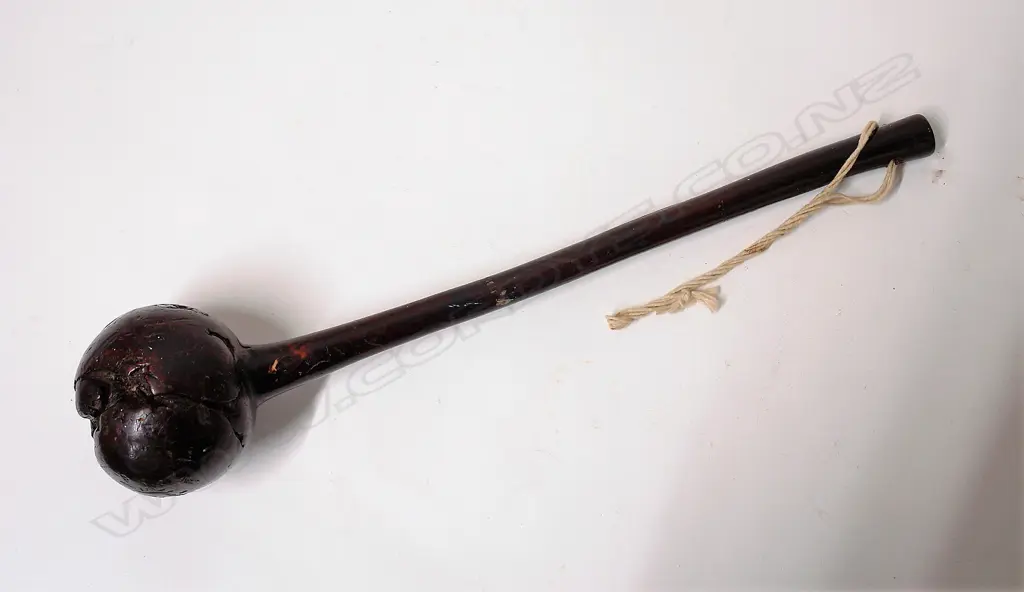 A 19thC Fijian ula throwing club Image 1++
