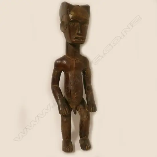 A male Fang figure