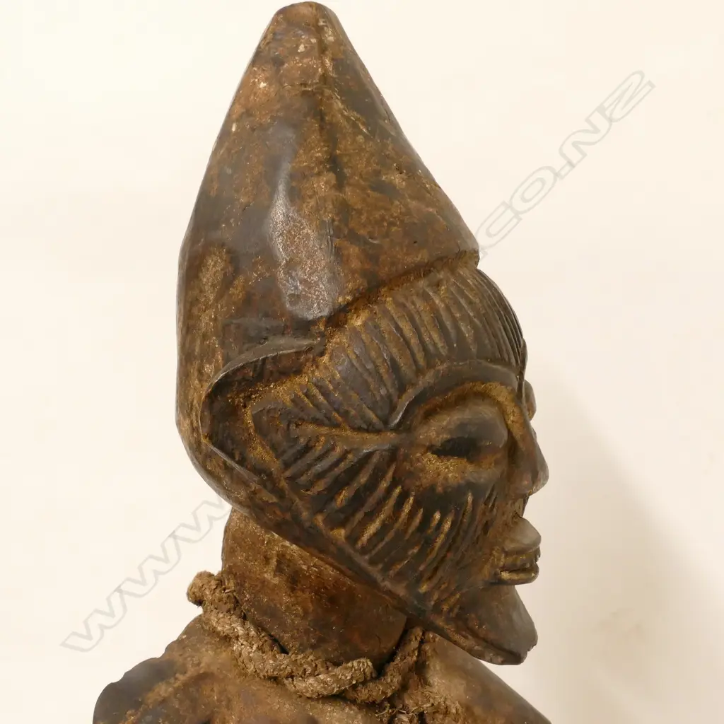 An African carved wooden female figure Image 1++