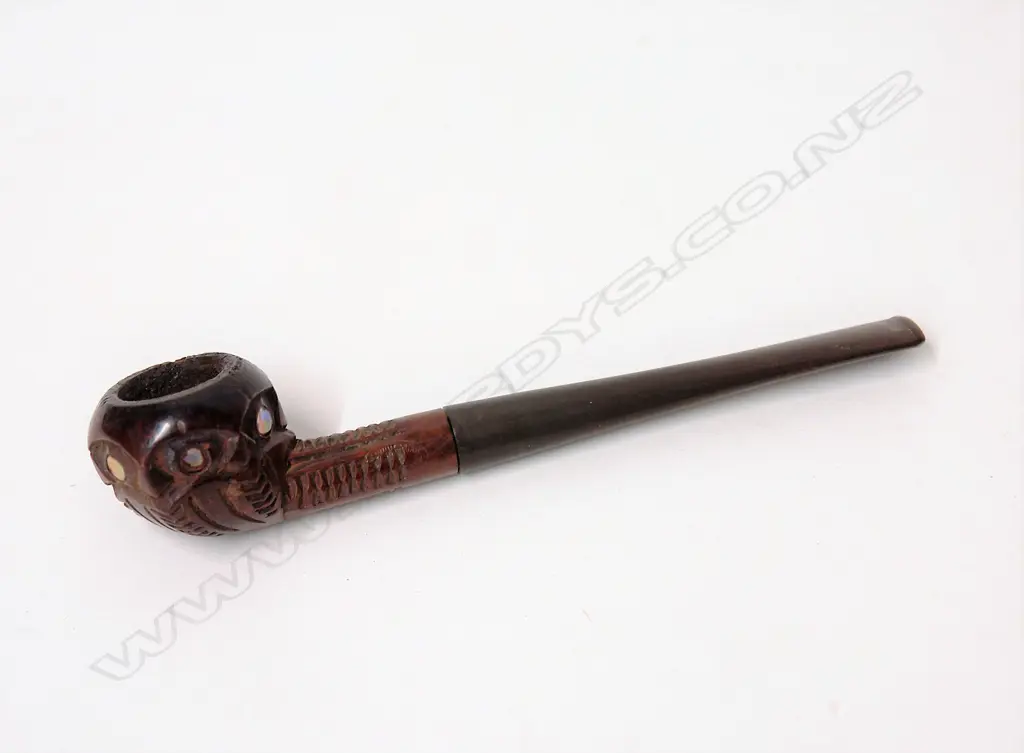 A vintage Maori carved pipe Image 1++