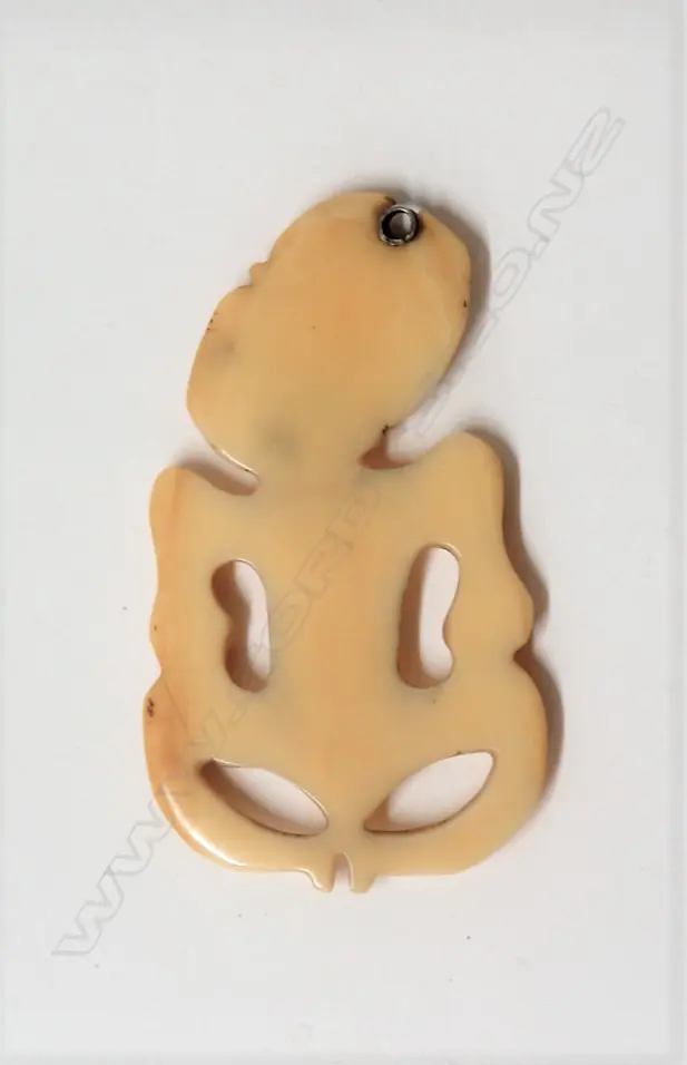 An old Maori marine ivory hei tiki Image 1++