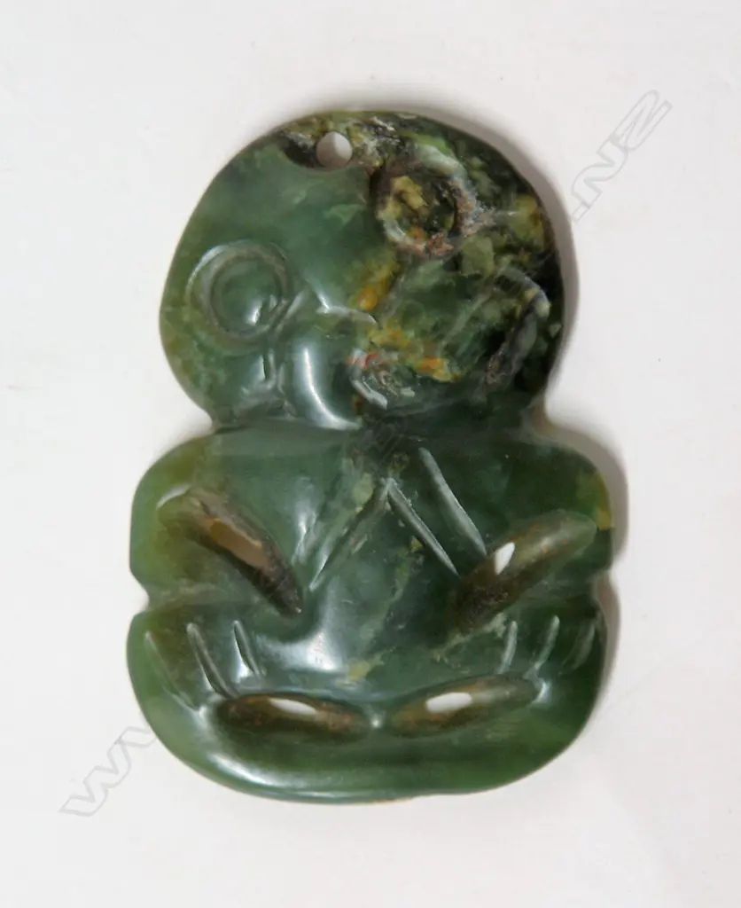 A 19th/20thC Maori greenstone hei tiki Image 1++