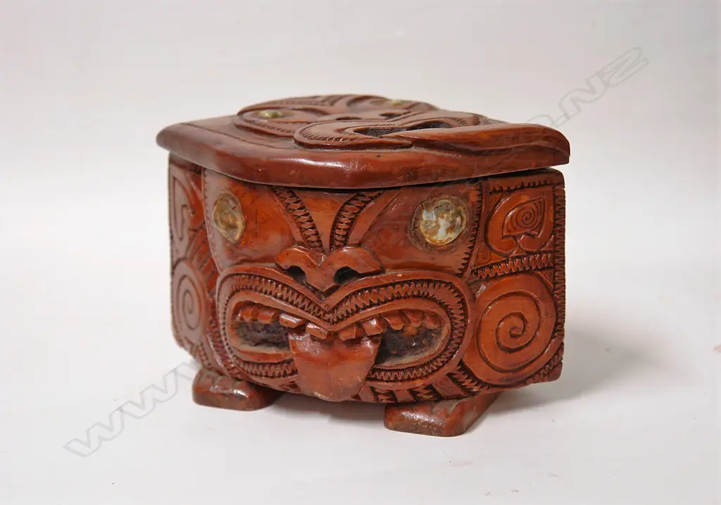 A 1940s Jane Brenkley waka huia Image 1++