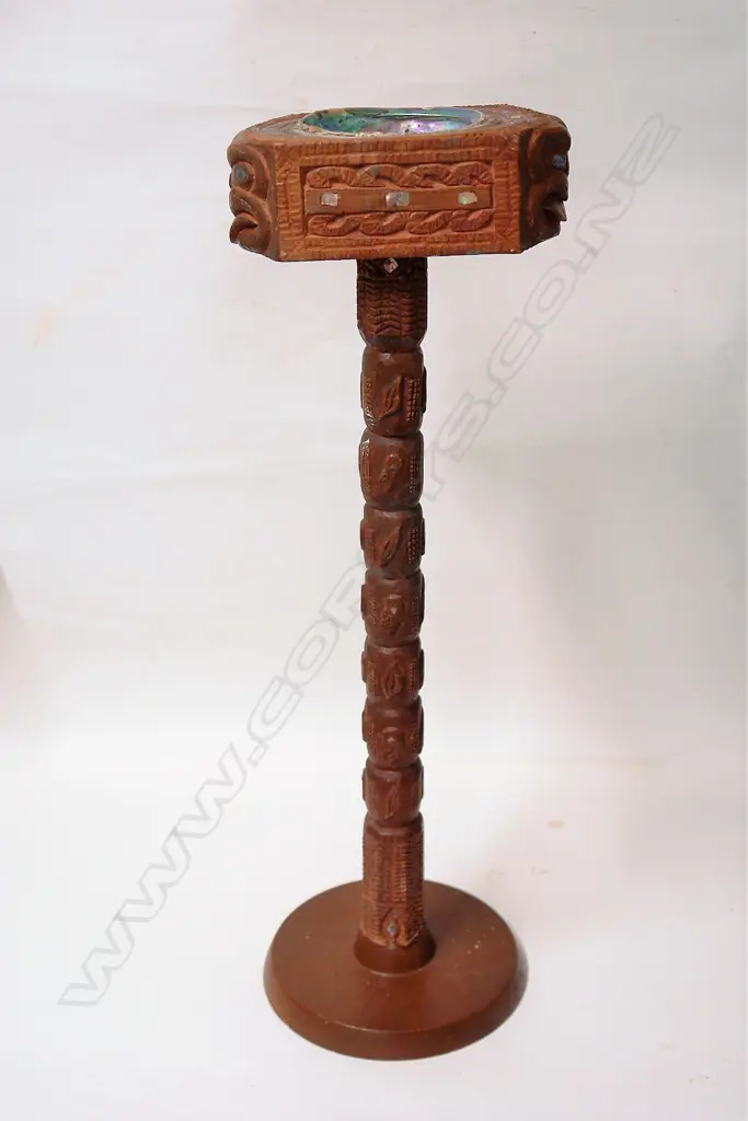 An early/mid-20thC N.Z. Maori folk-art carved standing ashtray Image 1++