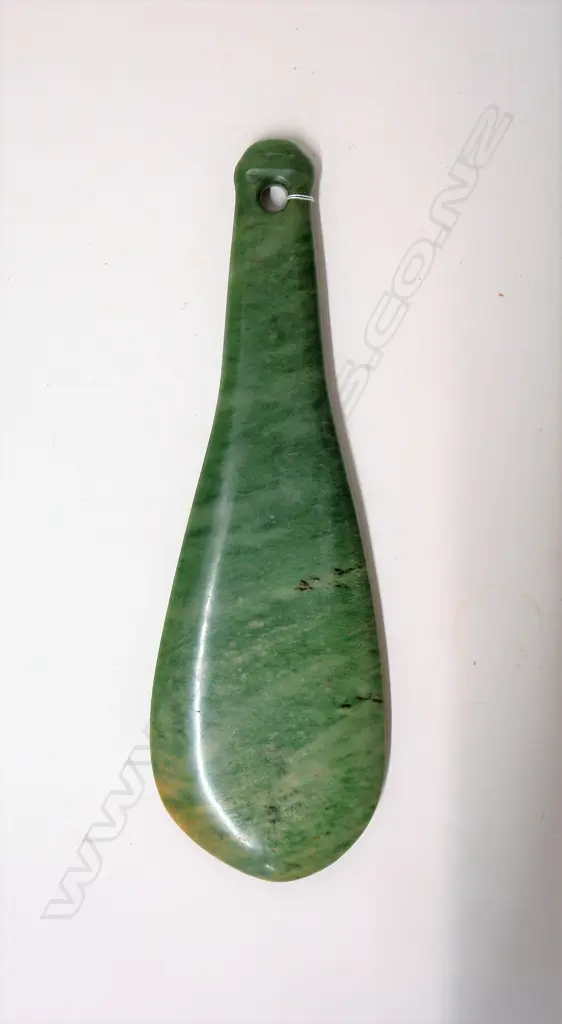 A N.Z. greenstone 20thC Maori carved mere Image 1++