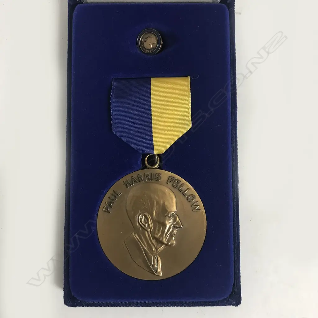 Medal group and badges awarded to Sir William Calder Mackay (1897-1990) Image 1++