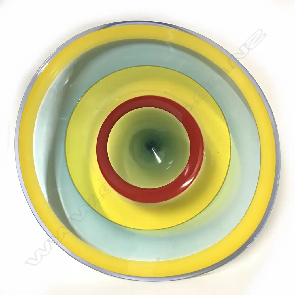 A large glass bowl Image 1++