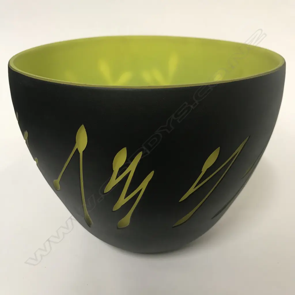 A Garry Nash studio glass graal vase Image 1++