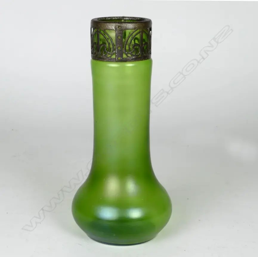 A Loetz style Art Nouveau green glass vase Image 1++