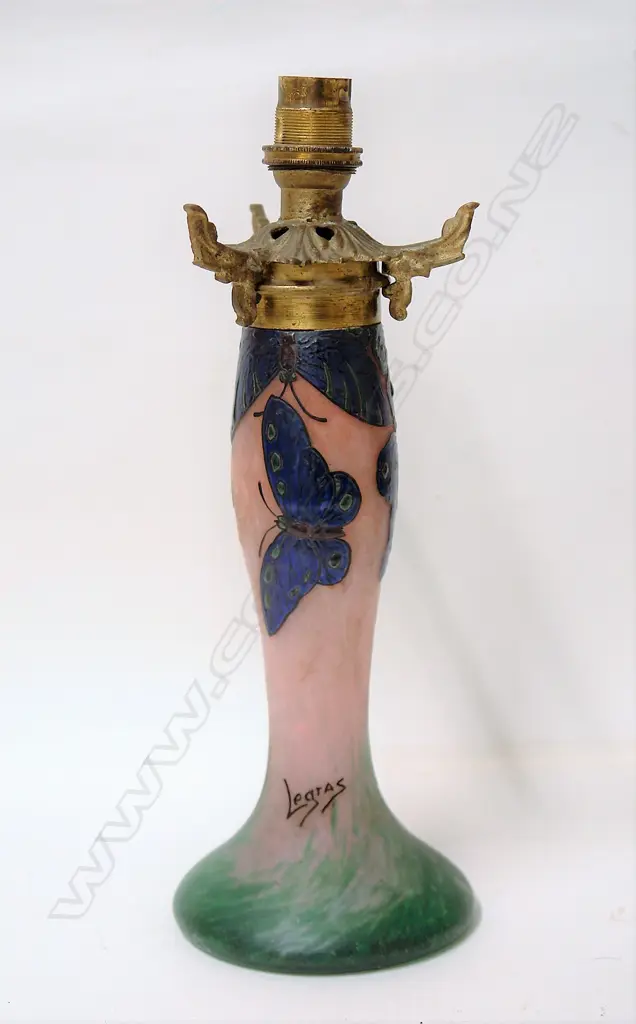 An early 20thC Legras French cameo glass lamp base Image 1++