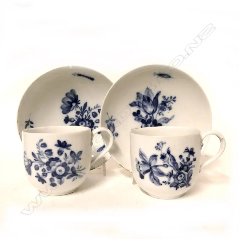 A pair of 18thC Meissen cups and saucers Image 1++