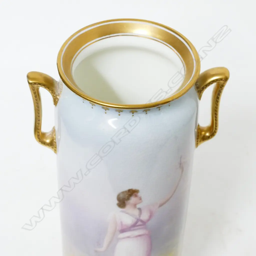 A Royal Doulton vase hand-painted by Leslie Arthur Harradine (act. 1920-1950s) Image 1++