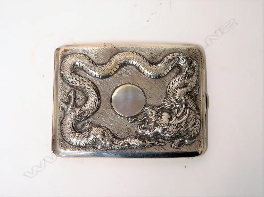 An early 20thC Chinese silver cigarette case Image 1++