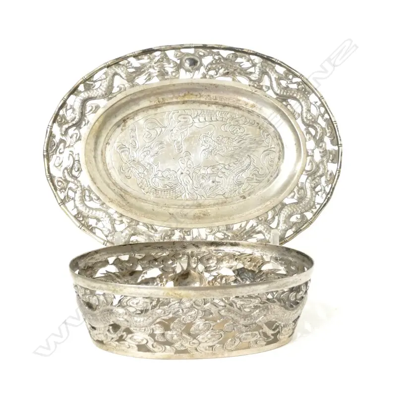 A Chinese Shanghai small dish on stand Image 1++