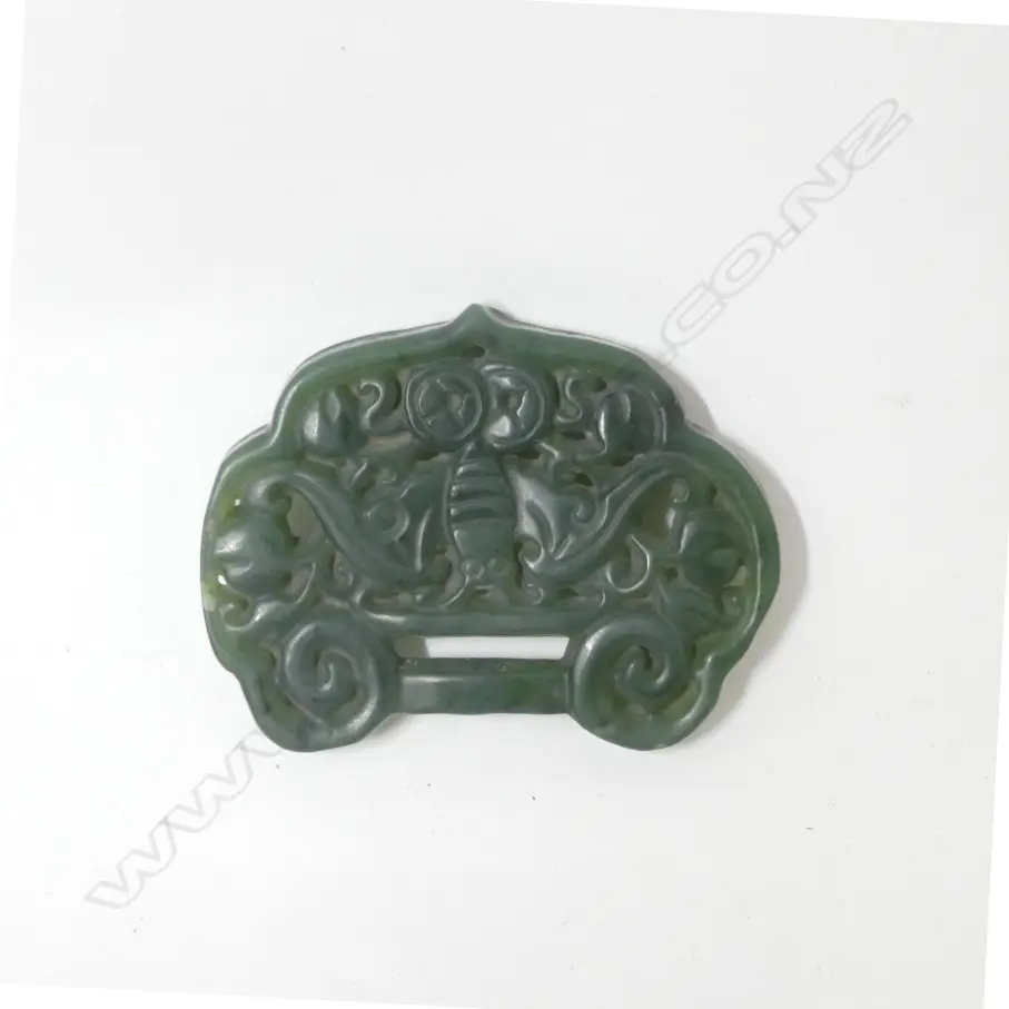 A Chinese green jade ribbon pendant Image 1++