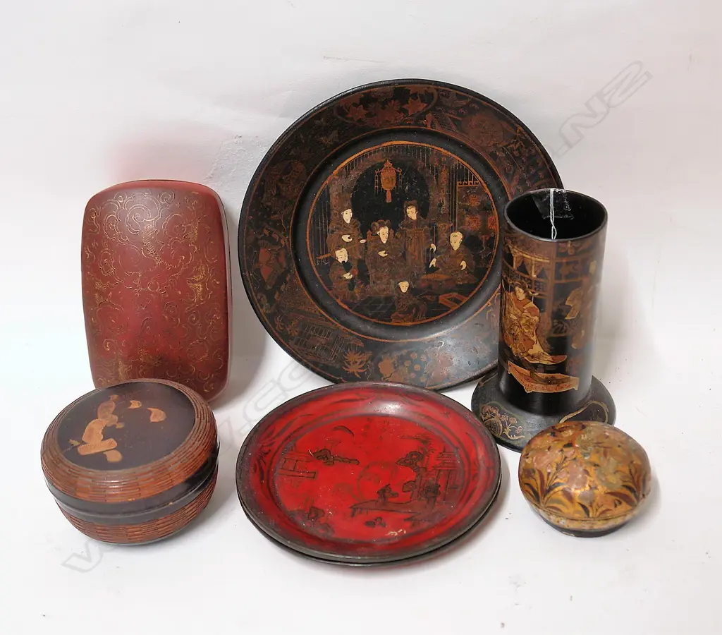 Seven vintage lacquer Oriental items Image 1++