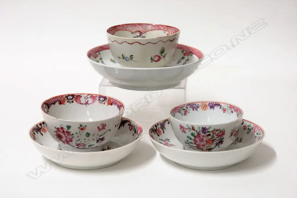 Three 18th/19thC Chinese export ware porcelain tea bowls in famille rose palette Image 1++