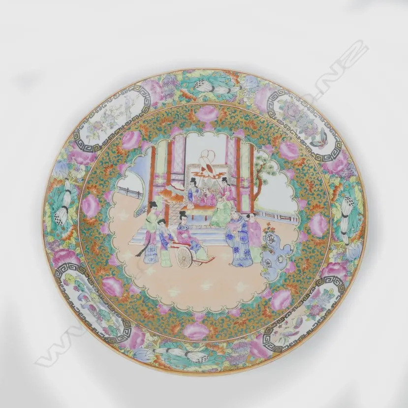 A large Chinese famille rose porcelain circular charger Image 1++
