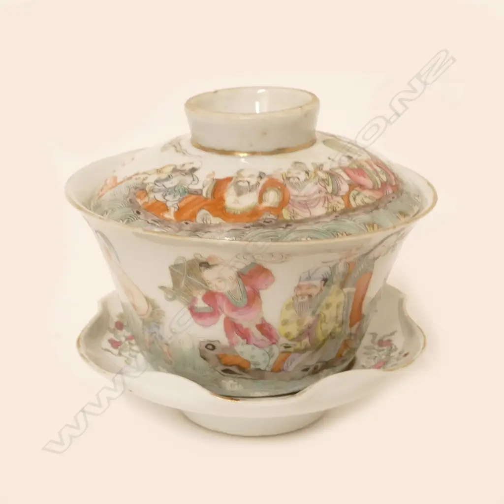 A Chinese famille rose porcelain tea bowl and cover on associated saucer Image 1++