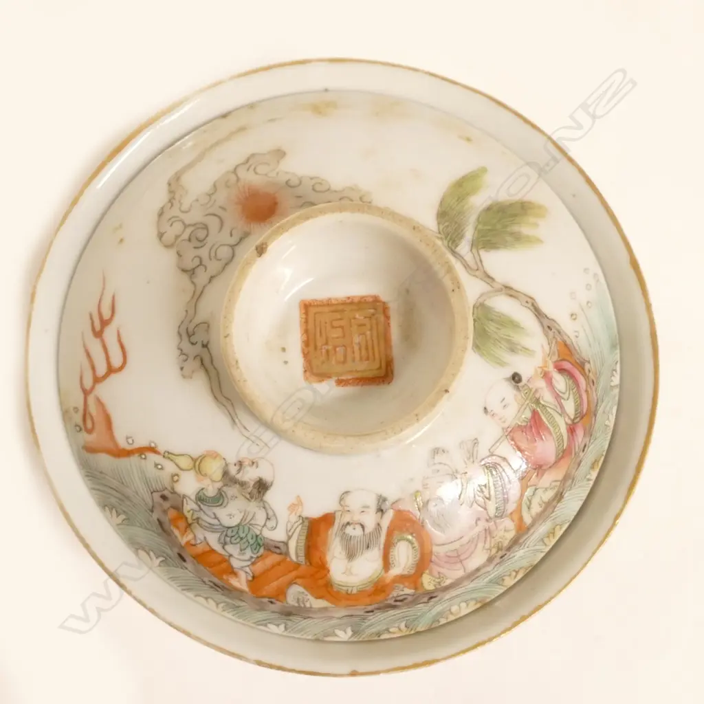 A Chinese famille rose porcelain tea bowl and cover on associated saucer Image 1++