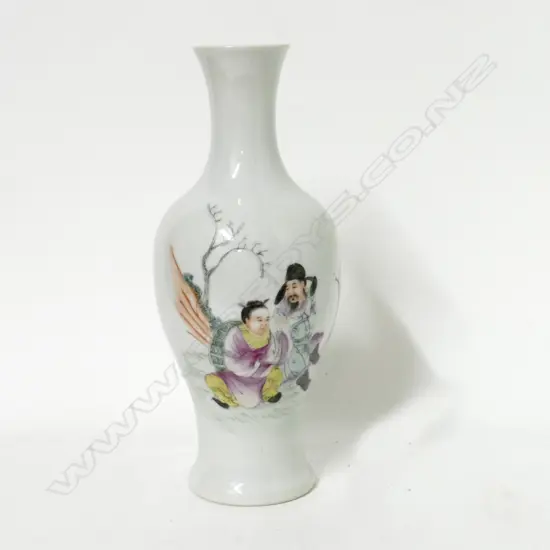 A Chinese porcelain vase