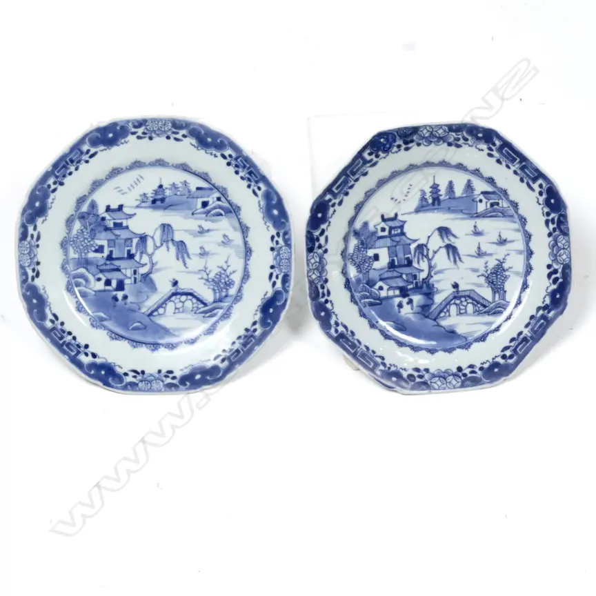Two Chinese export ware blue and white plates Image 1++