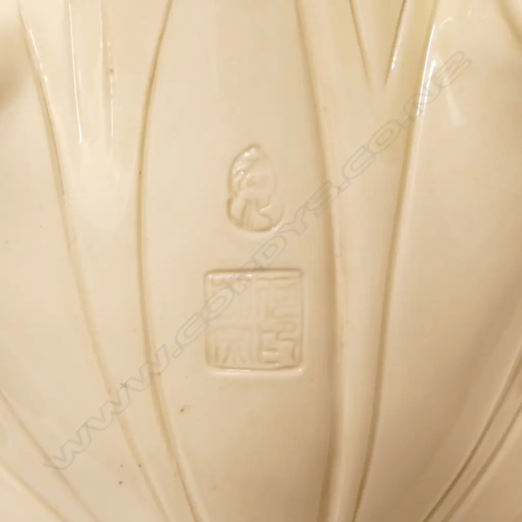 A large blanc-de-chine figure of Kuanyin Image 1++