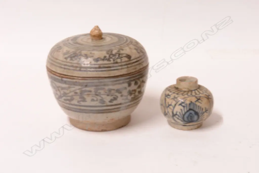 A Sawankholok ceramic box and cover Image 1++