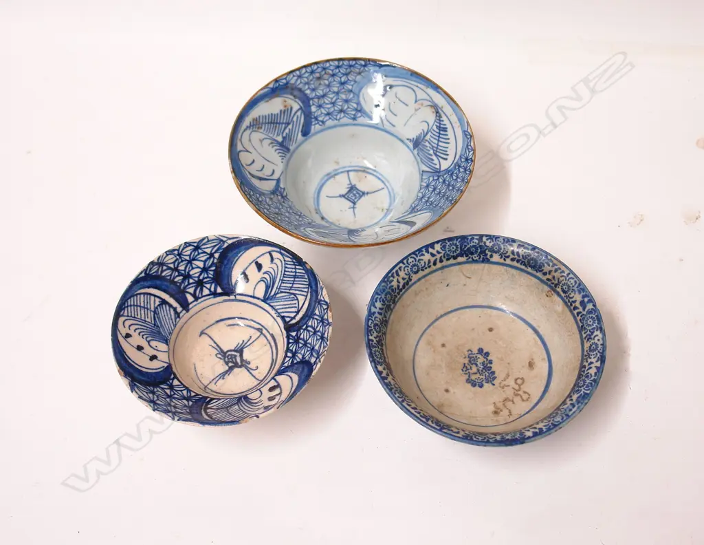 Three provincial Japanese bowls Image 1++