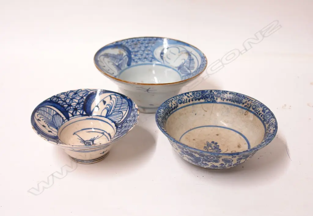 Three provincial Japanese bowls Image 1++