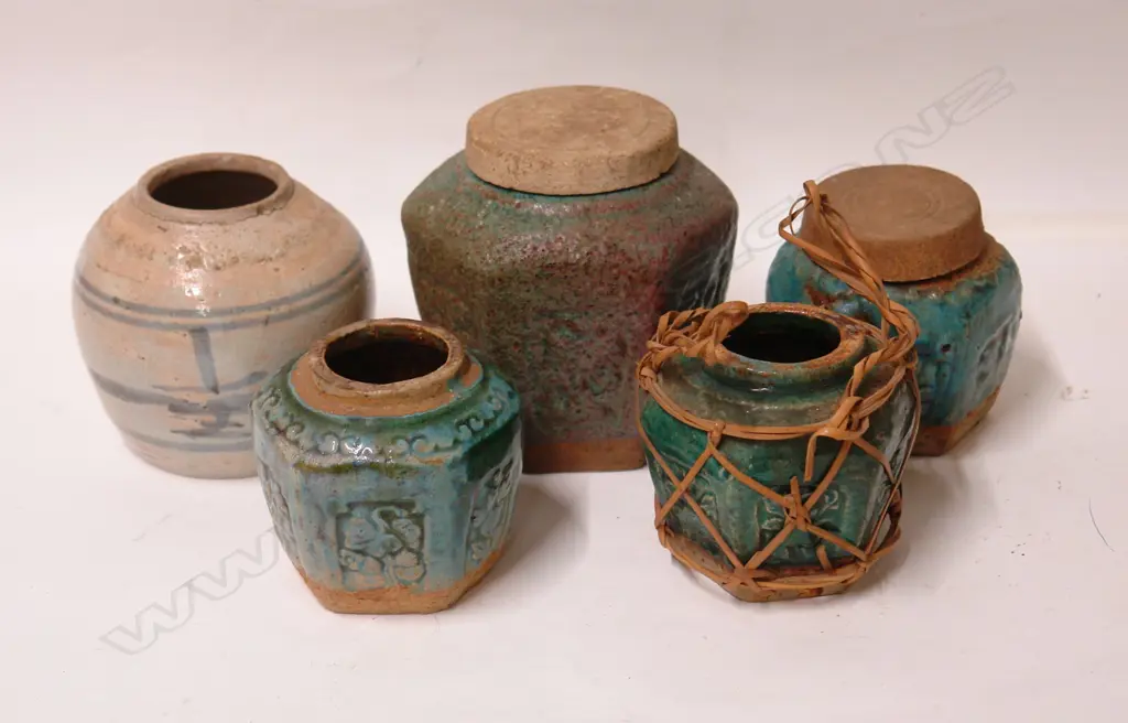 Five old Chinese ceramic items Image 1++