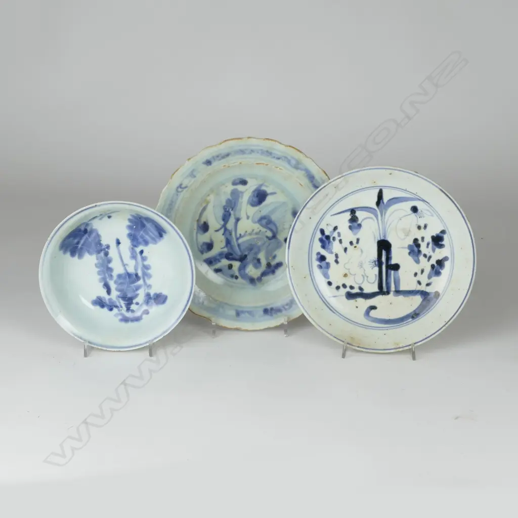 Three provincial Ming blue and white dishes Image 1++