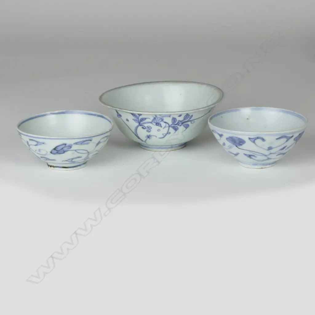 Three provincial Ming blue and white bowls Image 1++