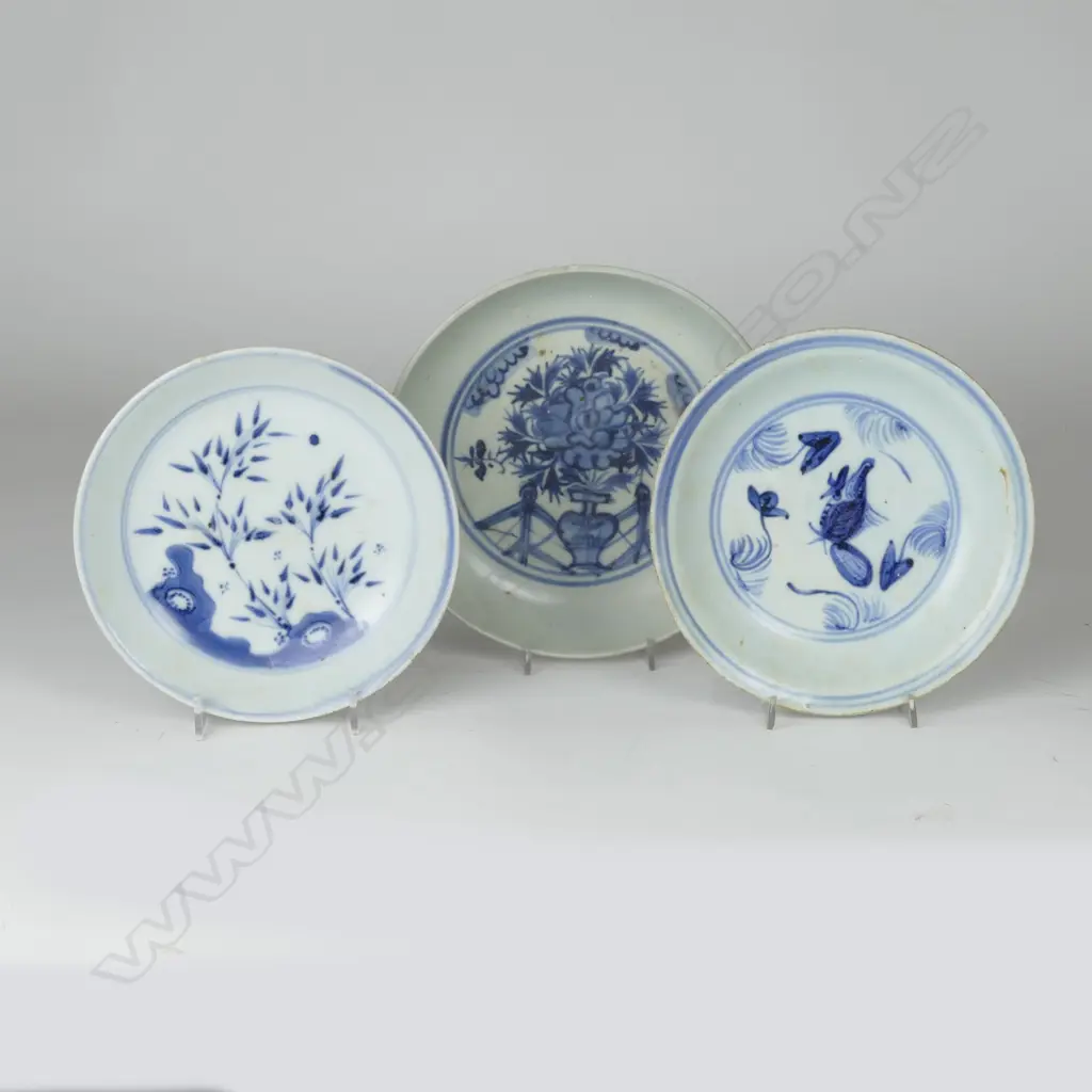 Three provincial Ming blue and white shallow dishes Image 1++