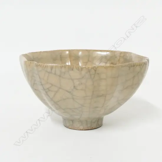 A Chinese crackleware small dish