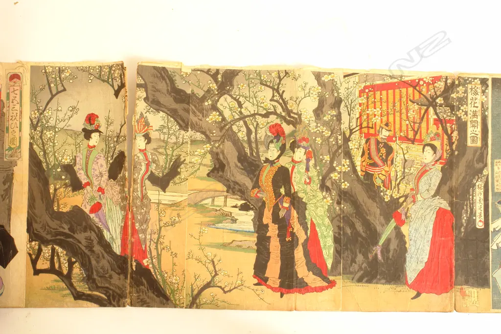 A rare collection of over 100 19thC Japanese woodblock prints in one single long scroll Image 1++