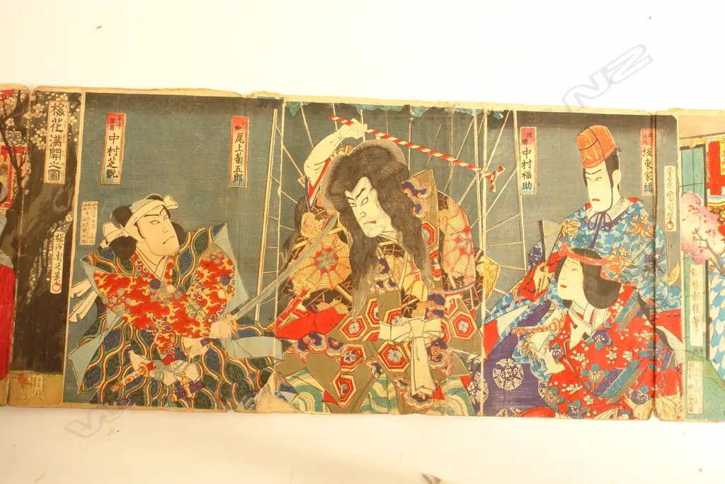A rare collection of over 100 19thC Japanese woodblock prints in one single long scroll Image 1++